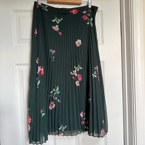 Ann Taylor green pleated floral midi skirt | Size 10